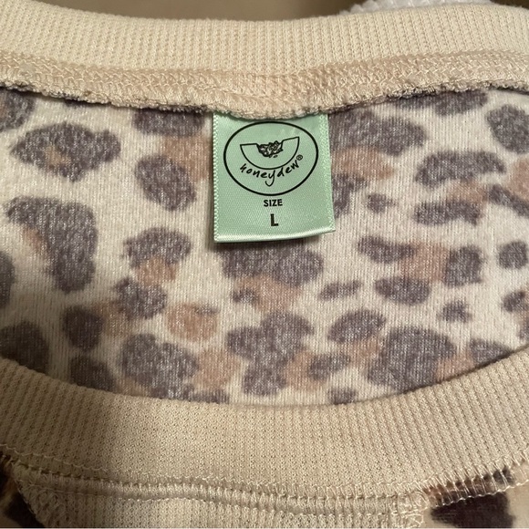 Honey Dew super soft fleece 2 piece lounge set in Natural Leopard size large - Picture 4 of 7